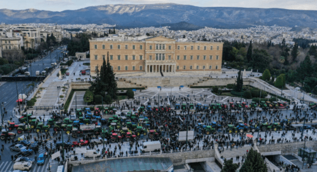 Και η Πέλλα είναι εκεί! - Στο Σύνταγμα δεκάδες τρακτέρ (video) Και η Πέλλα είναι εκεί! - Στο Σύνταγμα δεκάδες τρακτέρ (video)