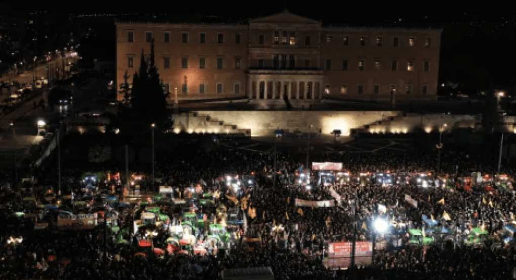 Βουλιάζει το Σύνταγμα στο αγροτικό συλλαλητήριο Βουλιάζει το Σύνταγμα στο αγροτικό συλλαλητήριο