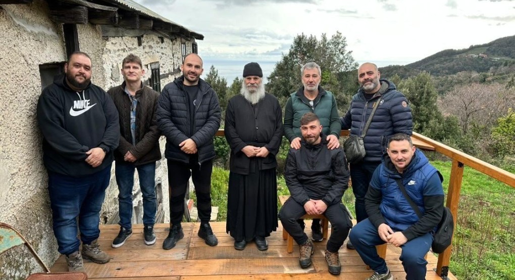 Στο Άγιο Όρος και στον Γέροντα Παΐσιο επισκέπτες από την Αλμωπία Στο Άγιο Όρος και στον Γέροντα Παΐσιο επισκέπτες από την Αλμωπία