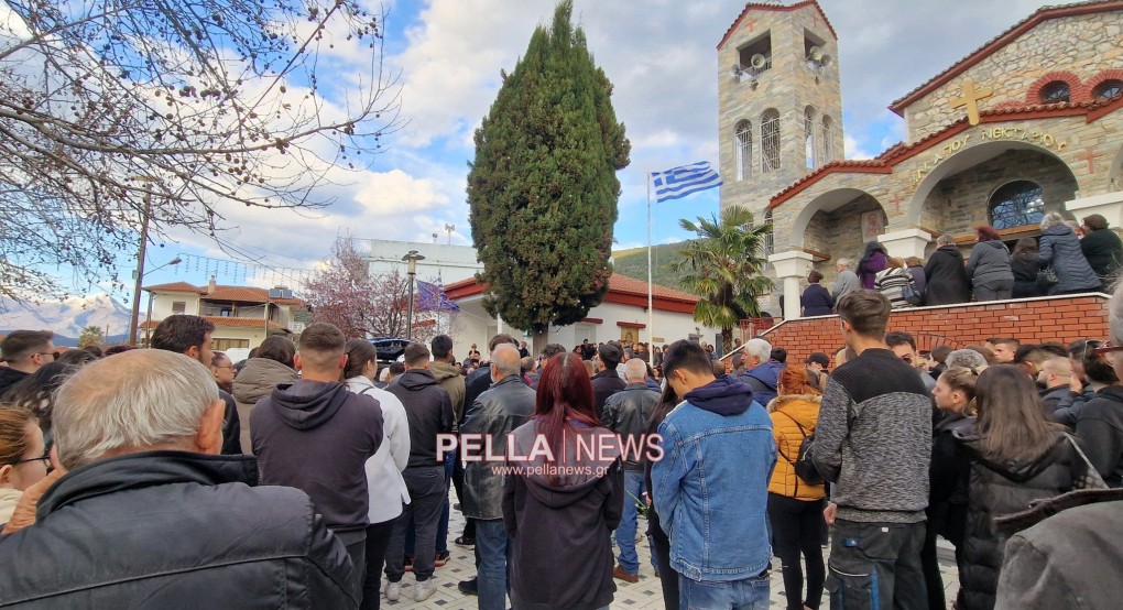 Η Αλμωπία θρηνεί: Ράγισαν καρδιές στην κηδεία των δύο παιδιών