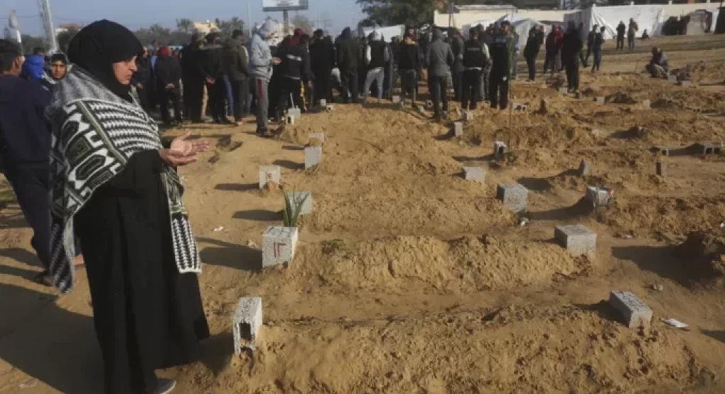 Γάζα: Οι άνθρωποι που σκάβουν τάφους ανυπομονούν να αρχίσουν και πάλι να χτίζουν σπίτια