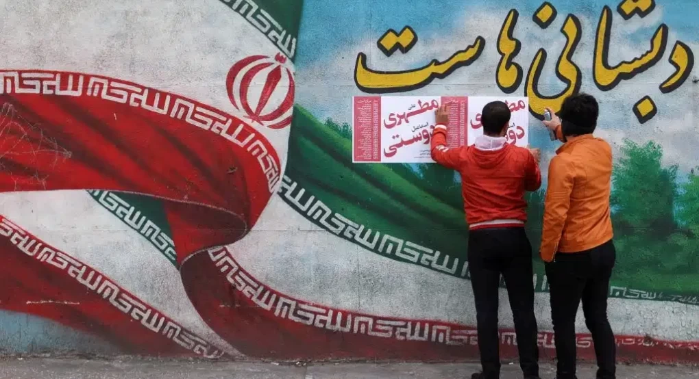 Άνοιξαν οι κάλπες για τις βουλευτικές εκλογές στο Ιράν