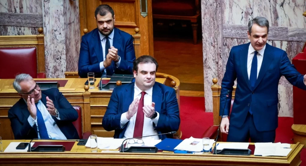 Μη κρατικά ΑΕΙ: Πέρασε με 159 «ναι» το νομοσχέδιο - Η μαραθώνια ψηφοφορία, οι κόντρες στη Βουλή και οι... πιρουέτες Μη κρατικά ΑΕΙ: Πέρασε με 159 «ναι» το νομοσχέδιο - Η μαραθώνια ψηφοφορία, οι κόντρες στη Βουλή και οι... πιρουέτες