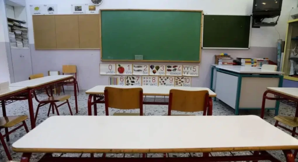 Πανικός σε σχολείο του Βόλου: Πόμολο «καρφώθηκε» στο χέρι μαθητή Πανικός σε σχολείο του Βόλου: Πόμολο «καρφώθηκε» στο χέρι μαθητή