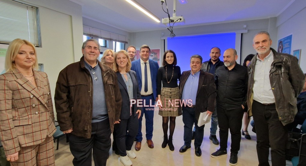 Οδοντίατροι Πέλλας: Χαμογελάμε και προσέχουμε τα δόντια μας Οδοντίατροι Πέλλας: Χαμογελάμε και προσέχουμε τα δόντια μας
