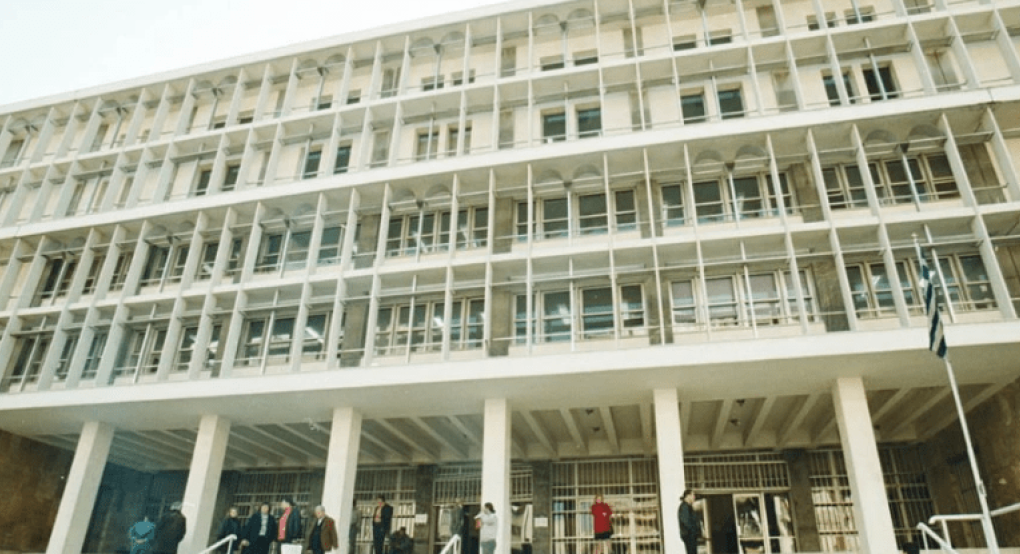 22 χρόνια και 9 μήνες φυλακή στον 63χρονο που απειλούσε να τιναχτεί στον αέρα μαζί με τα παιδιά του 22 χρόνια και 9 μήνες φυλακή στον 63χρονο που απειλούσε να τιναχτεί στον αέρα μαζί με τα παιδιά του