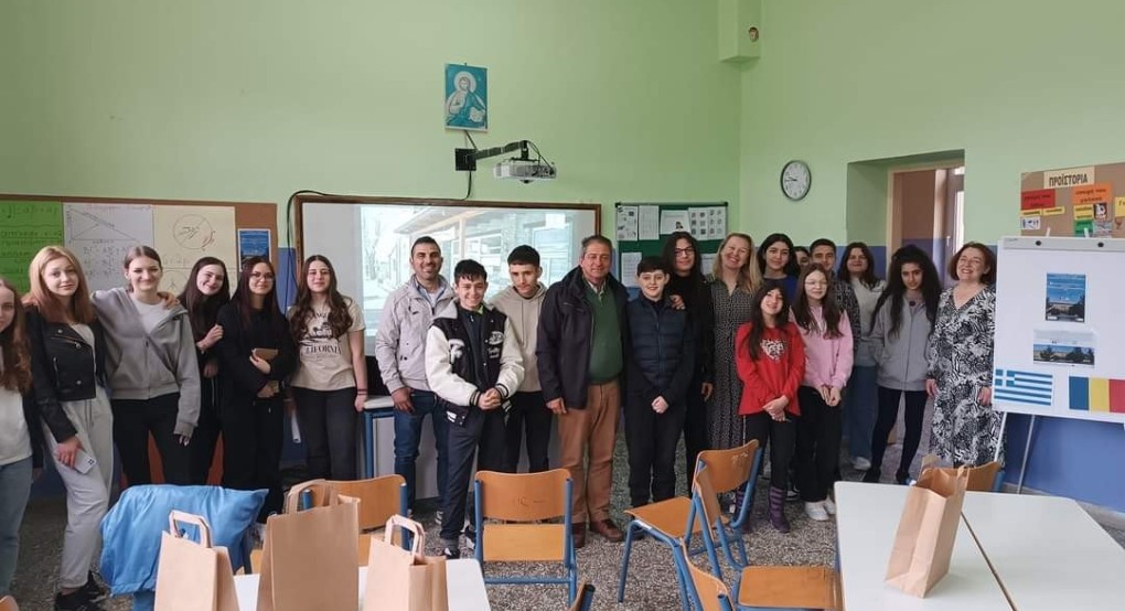 Συνάντηση Μαθητών με τον Πέτρο Τσαρκνιά