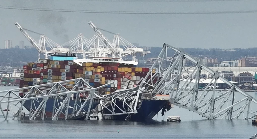 Το mayday του πλοίου πριν γκρεμίσει τη γέφυρα -Γιατί υποψιάζονται για την καταστροφή ένα φορτίο νοθευμένα καύσιμα