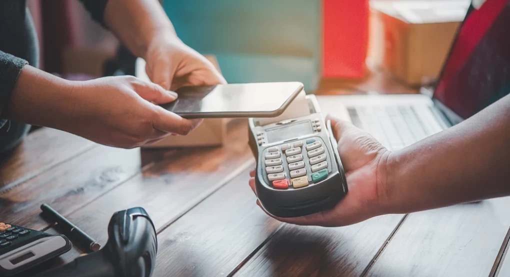 Ηχούν «καμπάνες» έως 20.000 ευρώ για τα POS – Ελεγκτικό σαφάρι της ΑΑΔΕ σε λαϊκές αγορές, ταξί, περίπτερα Ηχούν «καμπάνες» έως 20.000 ευρώ για τα POS – Ελεγκτικό σαφάρι της ΑΑΔΕ σε λαϊκές αγορές, ταξί, περίπτερα