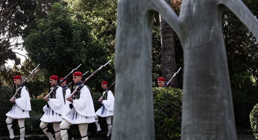 Τα μυστικά των Ευζώνων: Η ιεροτελεστία της ετοιμασίας, η εκπαίδευση των έξι εβδομάδων και η ακινησία