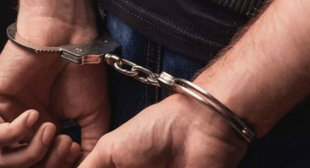 Θεσσαλονίκη: Χειροπέδες σε 26χρονο για εγκληματική οργάνωση και παράνομη μεταφορά μεταναστών Θεσσαλονίκη: Χειροπέδες σε 26χρονο για εγκληματική οργάνωση και παράνομη μεταφορά μεταναστών