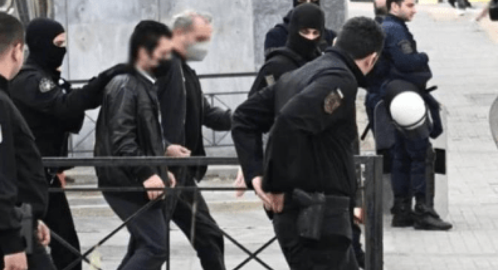 Κολωνός: Ελεύθεροι όλοι οι κατηγορούμενοι εκτός Μίχου και «Μιχάλη» Κολωνός: Ελεύθεροι όλοι οι κατηγορούμενοι εκτός Μίχου και «Μιχάλη»