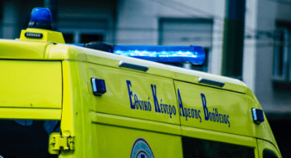 Τραγωδία στη Βέροια: ΙΧ έπεσε πάνω σε στάση λεωφορείου -Νεκρές δύο γυναίκες