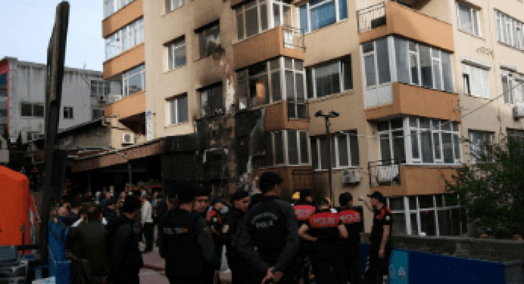 Γυναικοκτονία στους Αγ. Αναργύρους: Συγκέντρωση διαμαρτυρίας έξω από το Αστυνομικό Τμήμα Γυναικοκτονία στους Αγ. Αναργύρους: Συγκέντρωση διαμαρτυρίας έξω από το Αστυνομικό Τμήμα