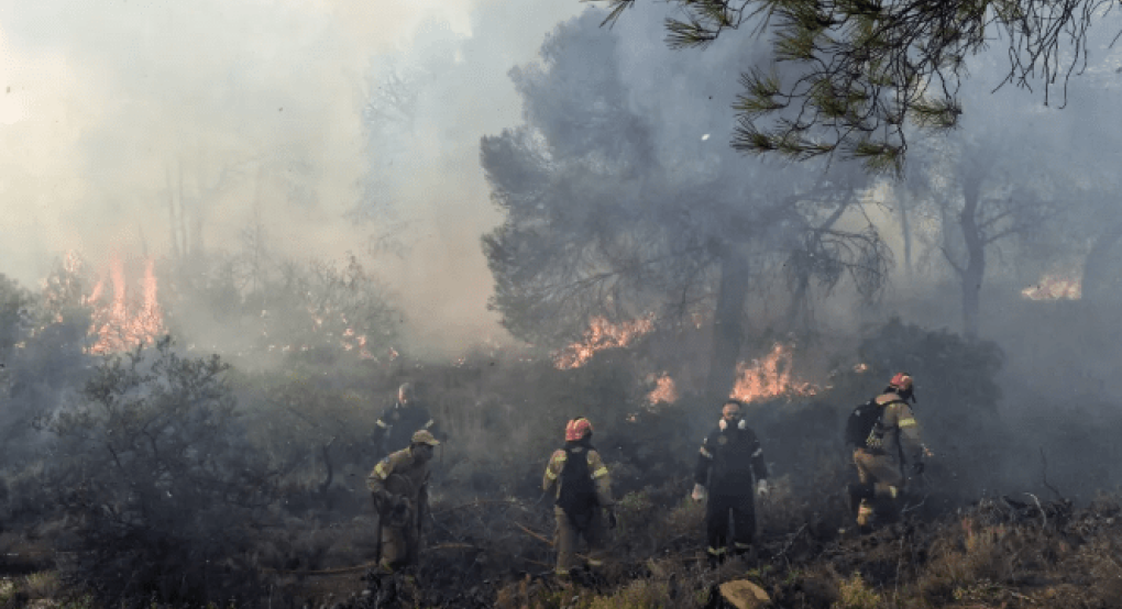 Τρίτο 24ωρο καίει η φωτιά στα Πιέρια Όρη