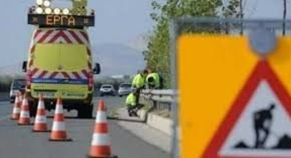 Εργασίες καθαρισμού στην Εθνική Οδό 2 Θεσσαλονίκης-Έδεσσας από την ΠΚΜ