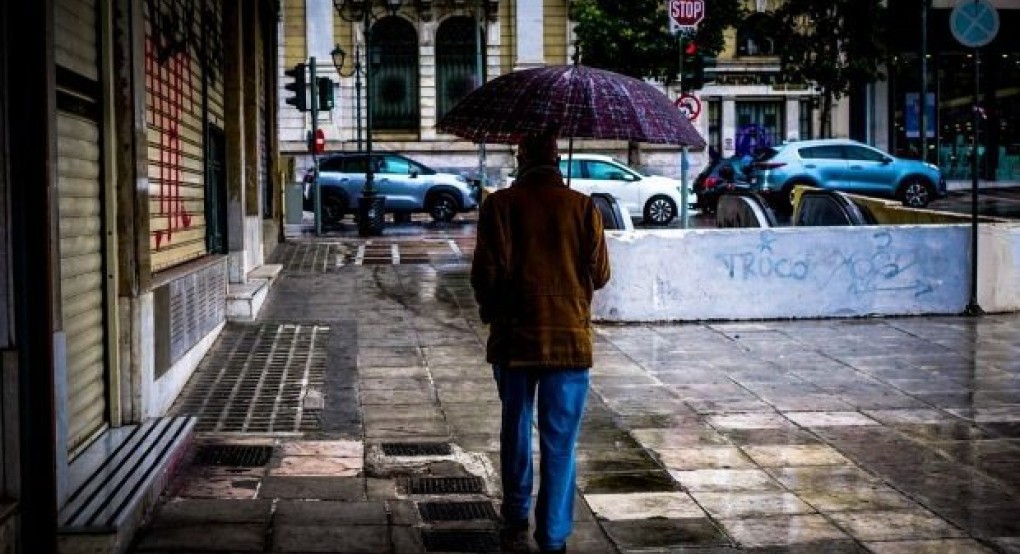 Καιρός: Πέφτει σήμερα η θερμοκρασία, έρχονται βροχές, σκόνη και καταιγίδες