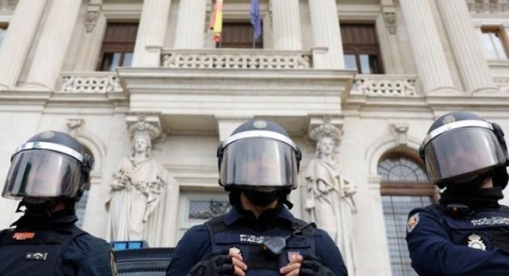 Επί... ποδός πολέμου Παρίσι, Μαδρίτη και Λονδίνο μετά τις απειλές του ISIS Επί... ποδός πολέμου Παρίσι, Μαδρίτη και Λονδίνο μετά τις απειλές του ISIS