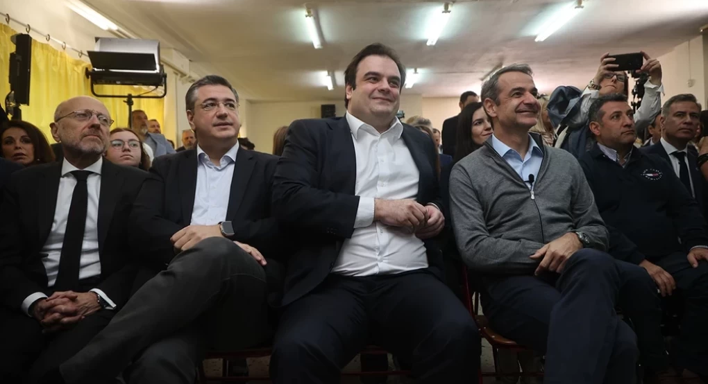 Στο 3ο Γυμνάσιο Πολίχνης στη Θεσσαλονίκη βρίσκεται ο πρωθυπουργός Κυριάκος Μητσοτάκης όπου παρουσιάζεται η εθνική καμπάνια για τη σχολική βία Στο 3ο Γυμνάσιο Πολίχνης στη Θεσσαλονίκη βρίσκεται ο πρωθυπουργός Κυριάκος Μητσοτάκης όπου παρουσιάζεται η εθνική καμπάνια για τη σχολική βία