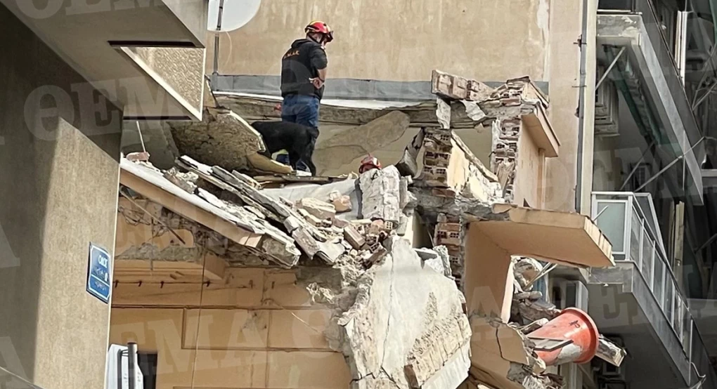 Πειραιάς: Ένας νεκρός από την κατάρρευση τμήματος κτηρίου Πειραιάς: Ένας νεκρός από την κατάρρευση τμήματος κτηρίου