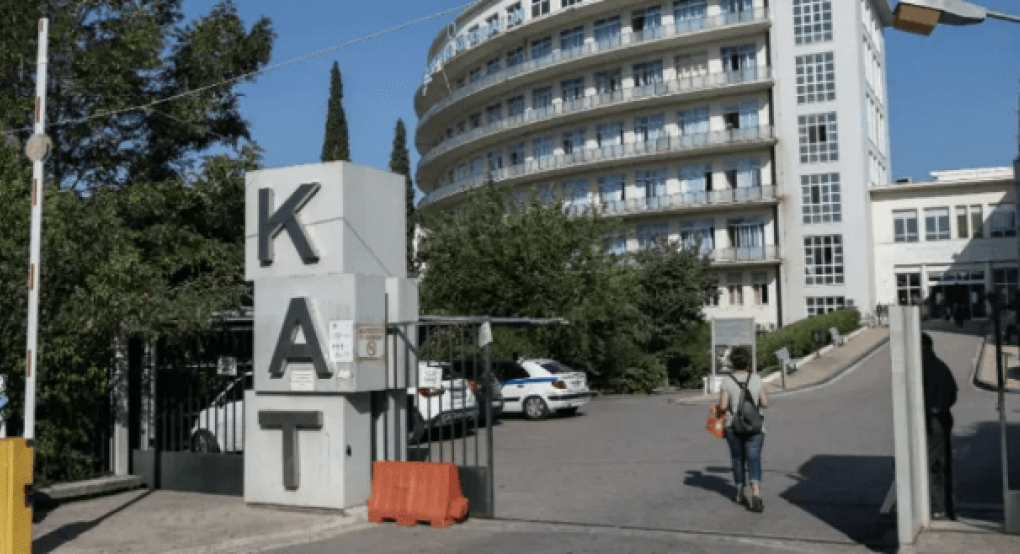 Ακρωτηρίασαν από τα γόνατα τα πόδια της φοιτήτριας με μηνιγγίτιδα