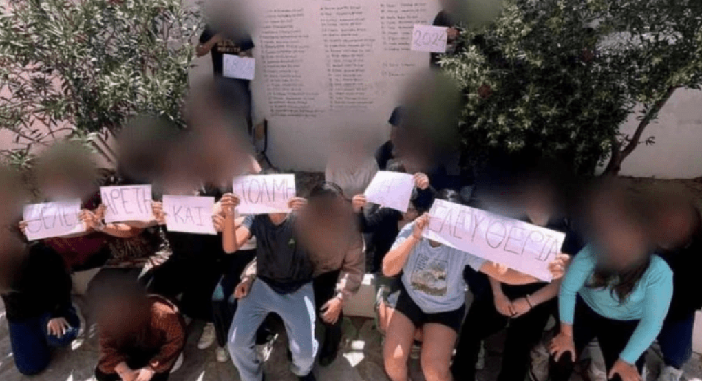 Αποβλήθηκαν μαθητές επειδή ήθελαν να τραγουδήσουν για τα Τέμπη Αποβλήθηκαν μαθητές επειδή ήθελαν να τραγουδήσουν για τα Τέμπη