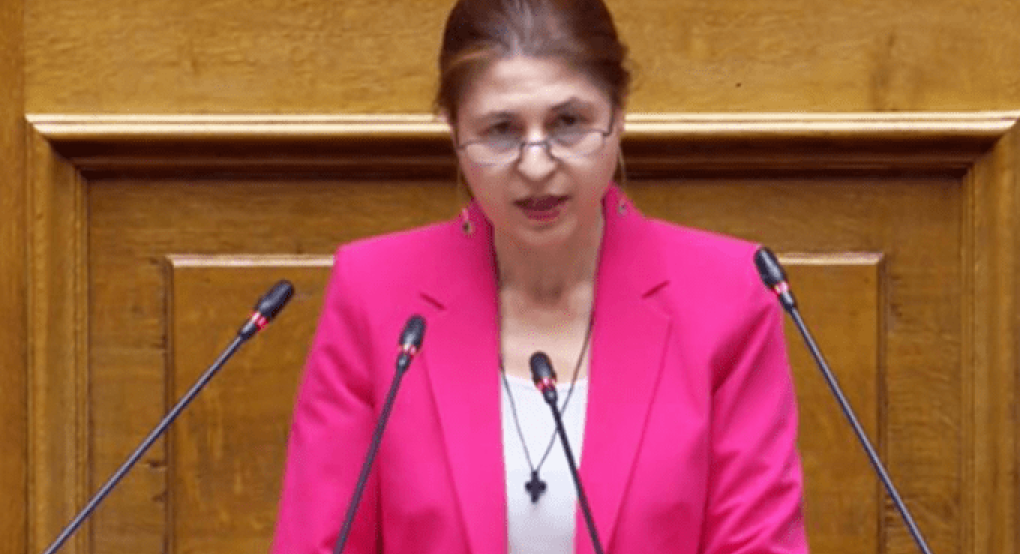 Γυναίκα χαστούκισε μέσα σε εκκλησία την βουλευτή της ΝΔ Αγγελική Δεληκάρη Γυναίκα χαστούκισε μέσα σε εκκλησία την βουλευτή της ΝΔ Αγγελική Δεληκάρη