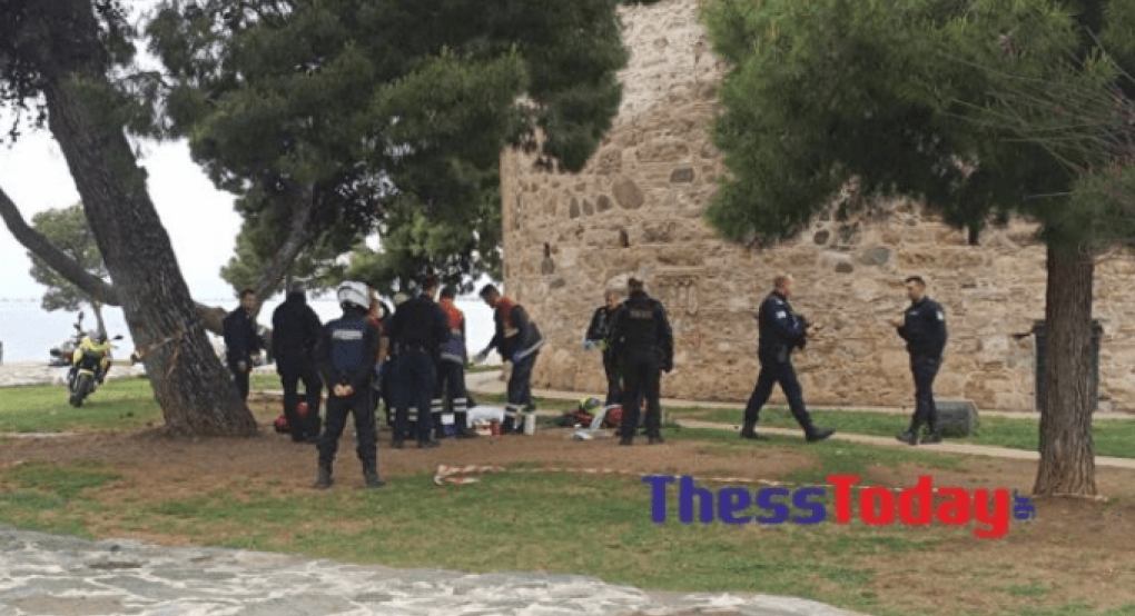 Νεκρός άνδρας που έπεσε από τον Λευκό Πύργο – «Χτύπησε σε δέντρο πριν καταλήξει στο έδαφος» Νεκρός άνδρας που έπεσε από τον Λευκό Πύργο – «Χτύπησε σε δέντρο πριν καταλήξει στο έδαφος»