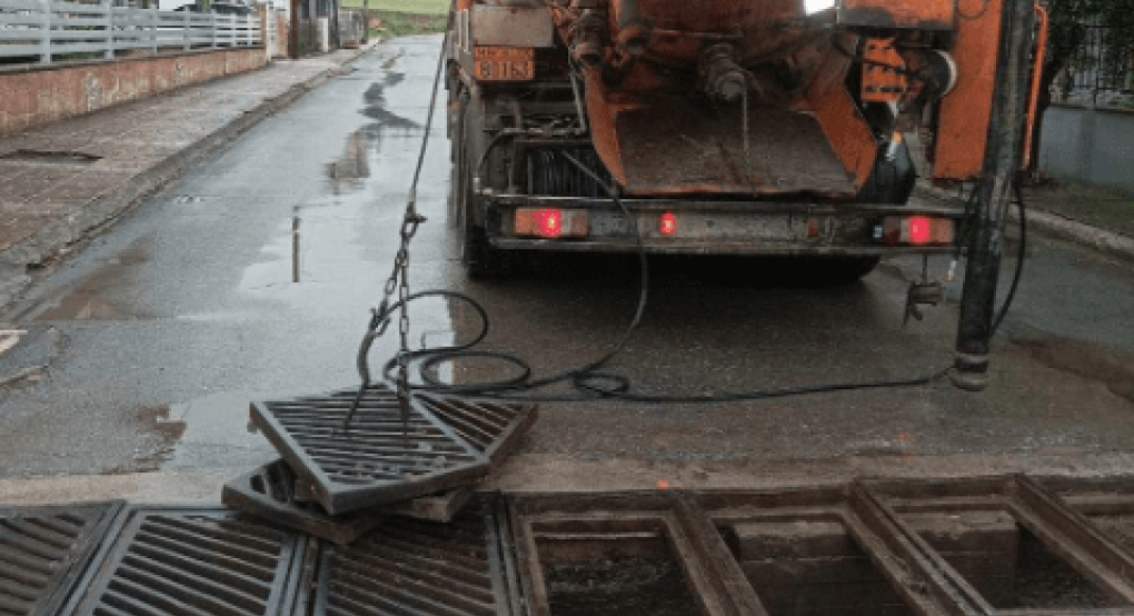 ΔΕΥΑ Δήμου Πέλλας: Καθαρισμός μονοκόμματης σχάρας επί της οδού Νίκης