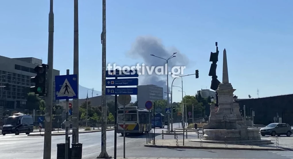 Θεσσαλονίκη: Στις φλόγες λεωφορείο του ΟΑΣΘ στον Περιφερειακό -Εχει διακοπεί η κυκλοφορία