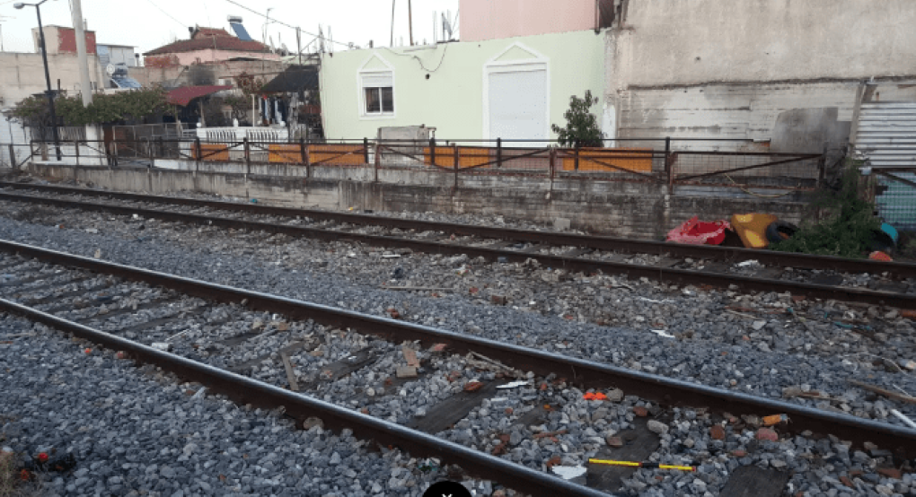 Μηχανές τρένων συγκρούστηκαν στο σταθμό Λάρισας Μηχανές τρένων συγκρούστηκαν στο σταθμό Λάρισας