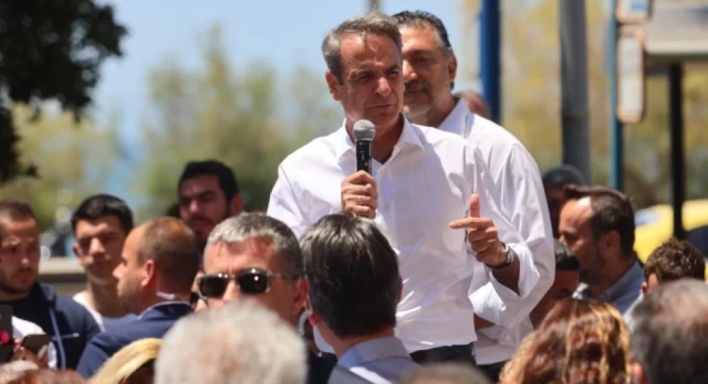 Μητσοτάκης κατά Κασσελάκη: Λέει ότι θα είναι αυτοδύναμος, μοιράζει υπουργεία και κατηγορεί εμάς για αλαζονεία Μητσοτάκης κατά Κασσελάκη: Λέει ότι θα είναι αυτοδύναμος, μοιράζει υπουργεία και κατηγορεί εμάς για αλαζονεία