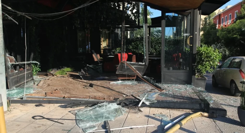 Τροχαίο στη Συγγρού: Αυτοκίνητο «εισέβαλε» σε καφετέρια που βρισκόταν σε λειτουργία Τροχαίο στη Συγγρού: Αυτοκίνητο «εισέβαλε» σε καφετέρια που βρισκόταν σε λειτουργία