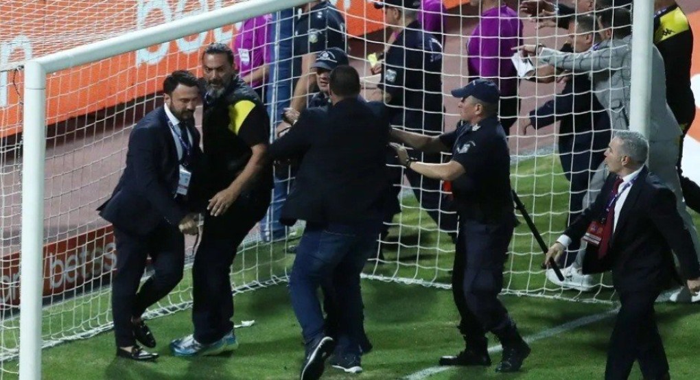 Καρυπιδης: Ντροπή και αίσχος Καρυπιδης: Ντροπή και αίσχος