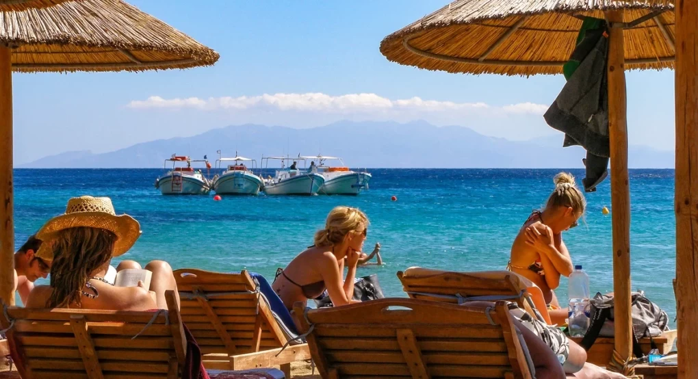 Ελληνικός τουρισμός: Ρεκόρ αφίξεων αλλά μείωση στα έσοδα Ελληνικός τουρισμός: Ρεκόρ αφίξεων αλλά μείωση στα έσοδα