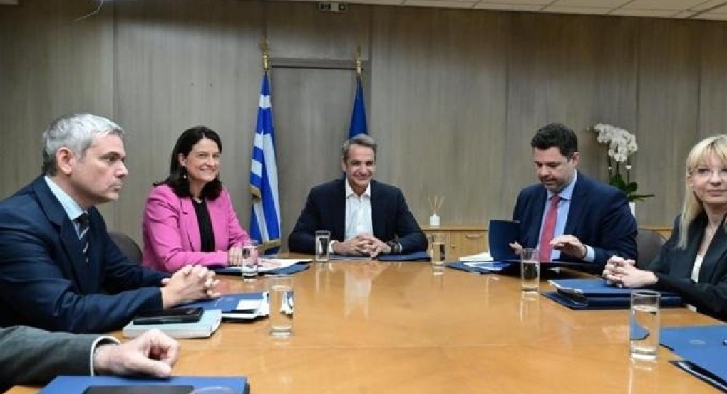 Επίσκεψη Μητσοτάκη στο υπουργείο Εργασίας: «Στόχος η εφαρμογή της Ψηφιακής Κάρτας Εργασίας παντού» Επίσκεψη Μητσοτάκη στο υπουργείο Εργασίας: «Στόχος η εφαρμογή της Ψηφιακής Κάρτας Εργασίας παντού»