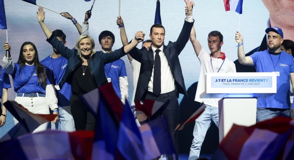 Η Λεπέν απέσυρε σιωπηρά τις προτάσεις για αποχώρηση από ΝΑΤΟ και στενές σχέσεις με Ρωσία, ενόψει εκλογών Η Λεπέν απέσυρε σιωπηρά τις προτάσεις για αποχώρηση από ΝΑΤΟ και στενές σχέσεις με Ρωσία, ενόψει εκλογών