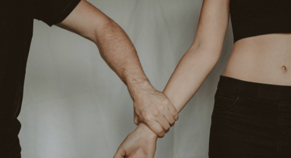 Ισπανία: Το «κλειδί» είναι η συναίνεση – Το φιλί θεωρείται πλέον σεξουαλική επίθεση Ισπανία: Το «κλειδί» είναι η συναίνεση – Το φιλί θεωρείται πλέον σεξουαλική επίθεση