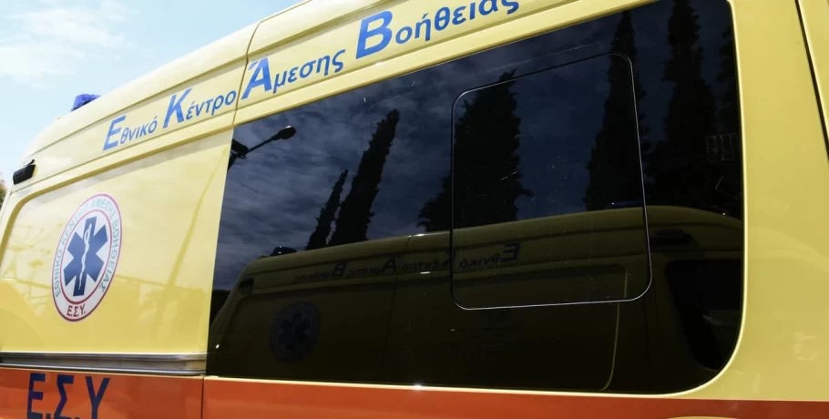 Τραγωδία στα Τρίκαλα: Κύλησε το σταθμευμένο αυτοκίνητό του και παρέσυρε και σκότωσε τη μητέρα του