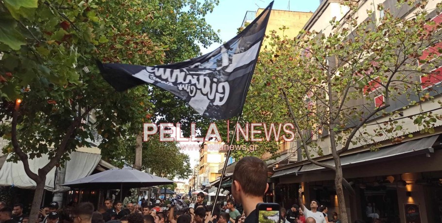 Το τρόπαιο του Πρωταθλητή ΠΑΟΚ φιγούραρε στον Γιαννιτσώτικο ουρανό (pic)
