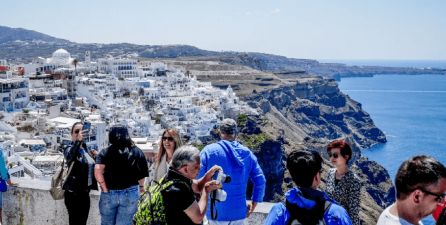 «Ασφυξία» στη Σαντορίνη και «εξηγήσεις» για το lockdown