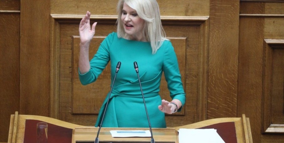 Θεοδώρα Τζάκρη: «Και φέτος ανοιχτές οι τιμές του συμπύρηνου ροδάκινου»