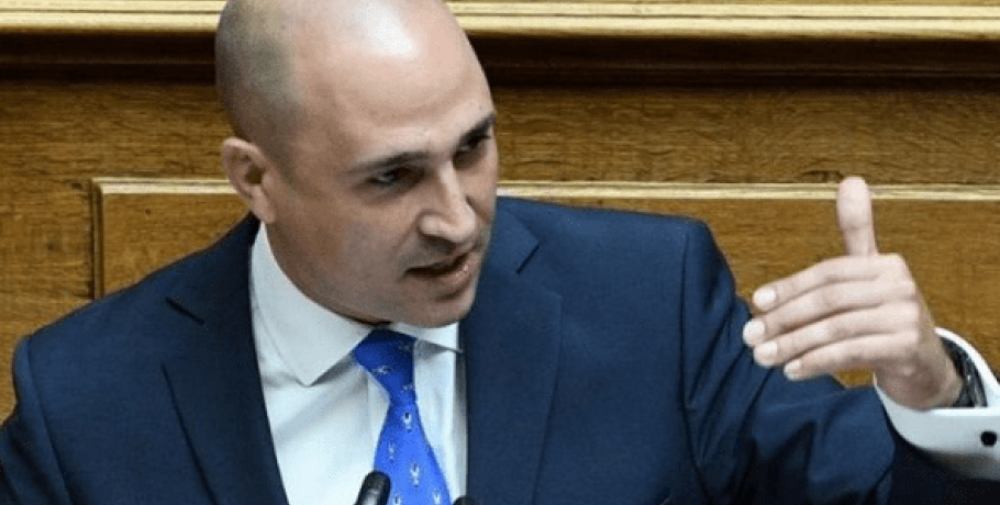 «Φοβήθηκε το νέο κόμμα»: Απασφάλισε ο Κωνσταντίνος Μπογδάνος