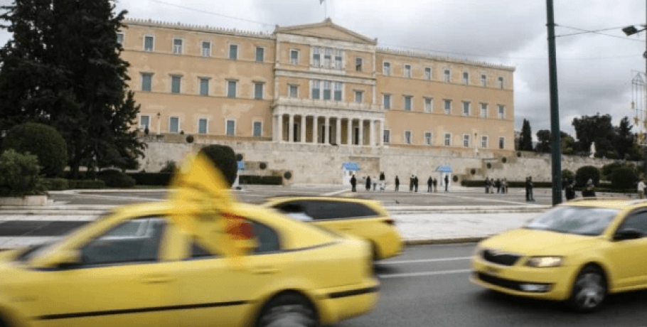 POS στα ταξί: Τρεις εβδομάδες για να μπουν τα ειδικά αυτοκόλλητα