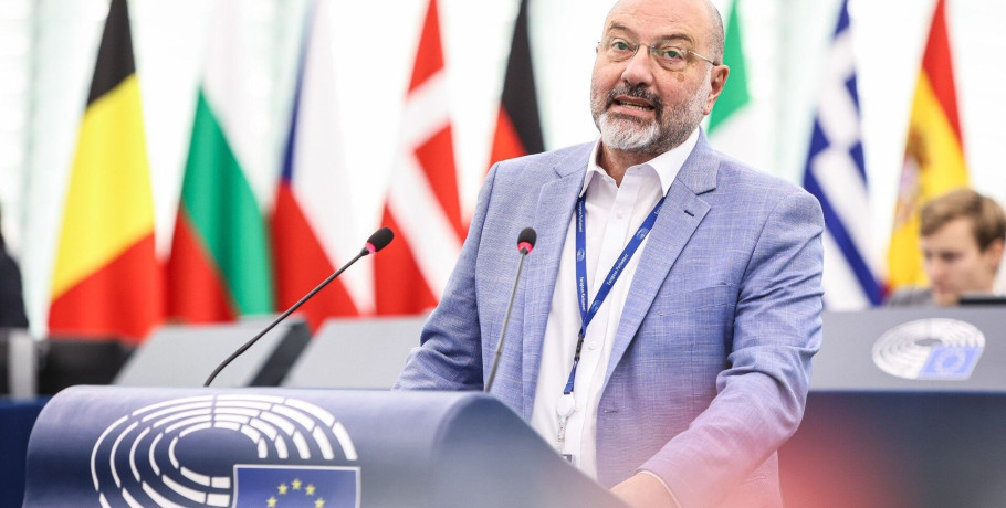 Συναγερμός για την Υδάτινη Ρύπανση από Αντικαταθλιπτικά – Ο Σάκης Αρναούτογλου κρούει τον κώδωνα του Κινδύνου στην Κομισιόν