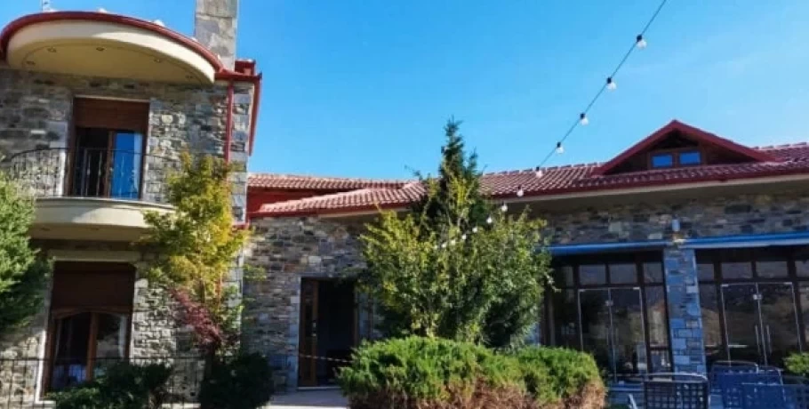 Ιδιοκτήτης ξενοδοχείου στη Φλώρινα: «Συγγνώμη από τα βάθη της καρδιάς μου»