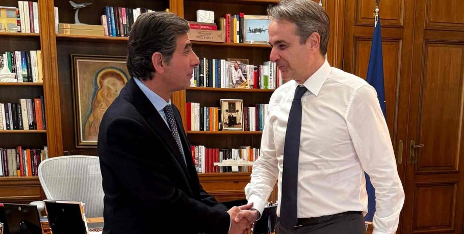 Συνάντηση εργασίας με τον Πρωθυπουργό Κυριάκο Μητσοτάκη του ΥΜΑΘ Κωνσταντίνου Π. Γκιουλέκα, στο Μέγαρο Μαξίμου