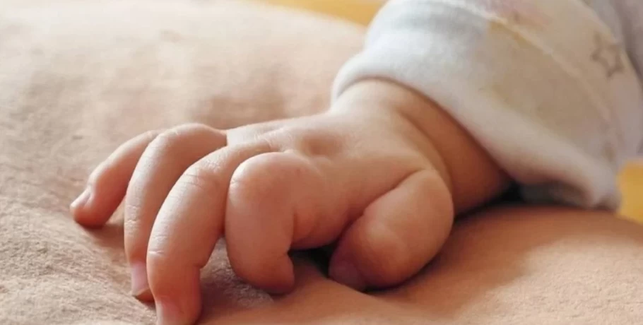 Τραγωδία στην Κρήτη: Νεκρό βρέφος 38 ημερών μεταφέρθηκε στο νοσοκομείο - Το παράτησε η 16χρονη μητέρα του