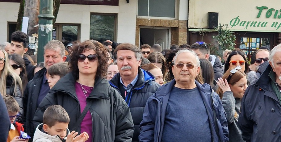 Διακριτική αλλά ουσιαστική παρουσία του Σάκη Χατζηδημητρίου στην πορεία μνήμης για τα Τέμπη