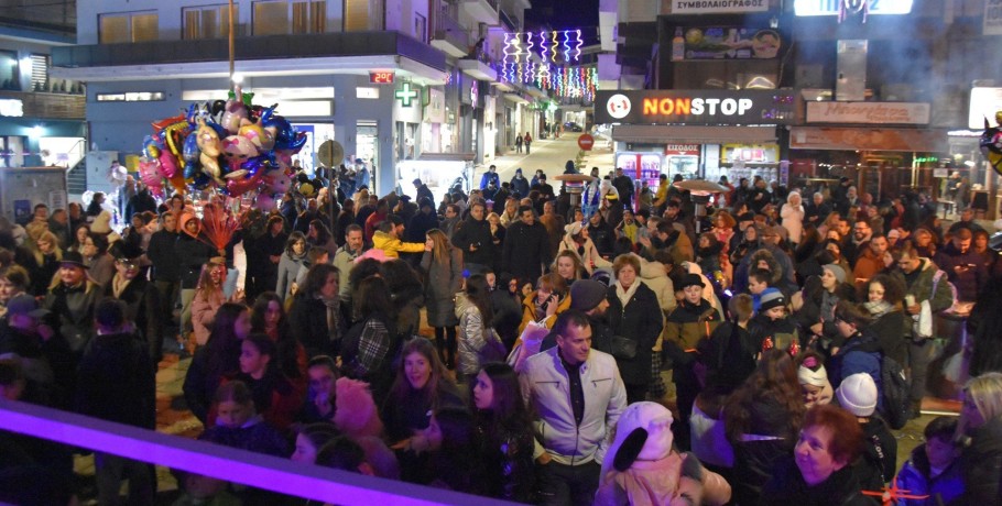 Ξεκίνησε εντυπωσιακά η Αποκριά της Νάουσας